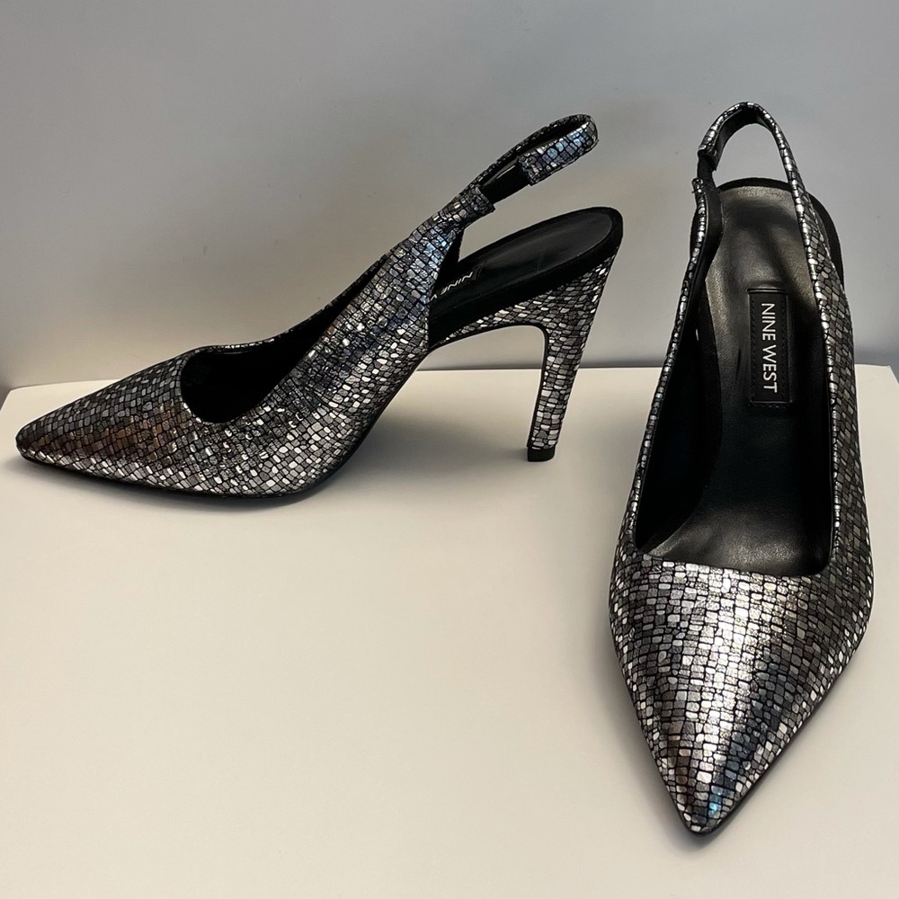 NWOT Nine West Slingback Pumps Silver Patterned Leather Uppers 4” Heels Size 6